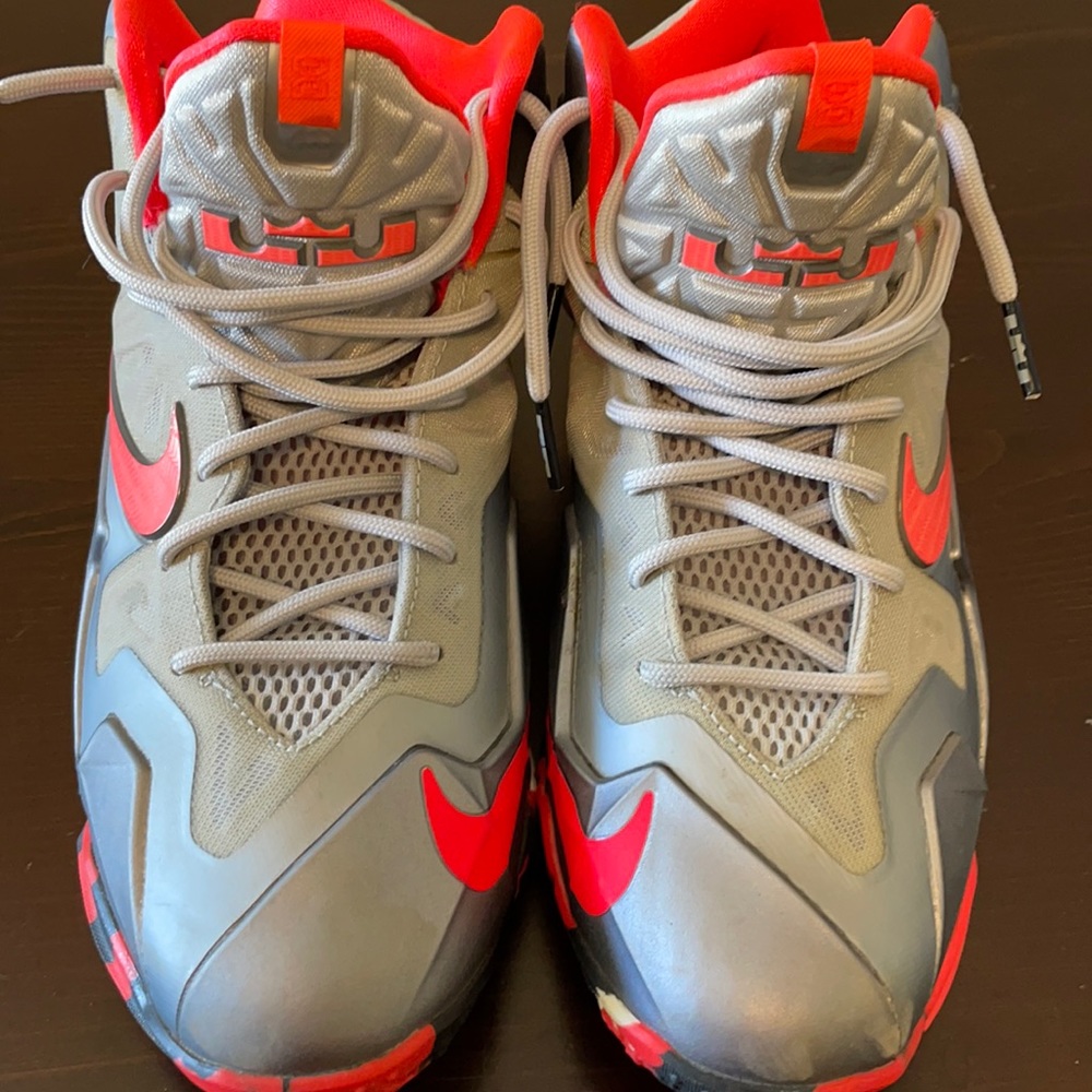 Used Lebron James Shoes 👟 Size 5.5 Youth